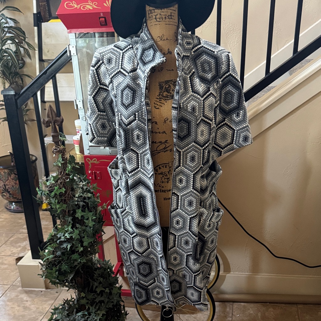 Chic Women's Hexagonal Pattern Cape